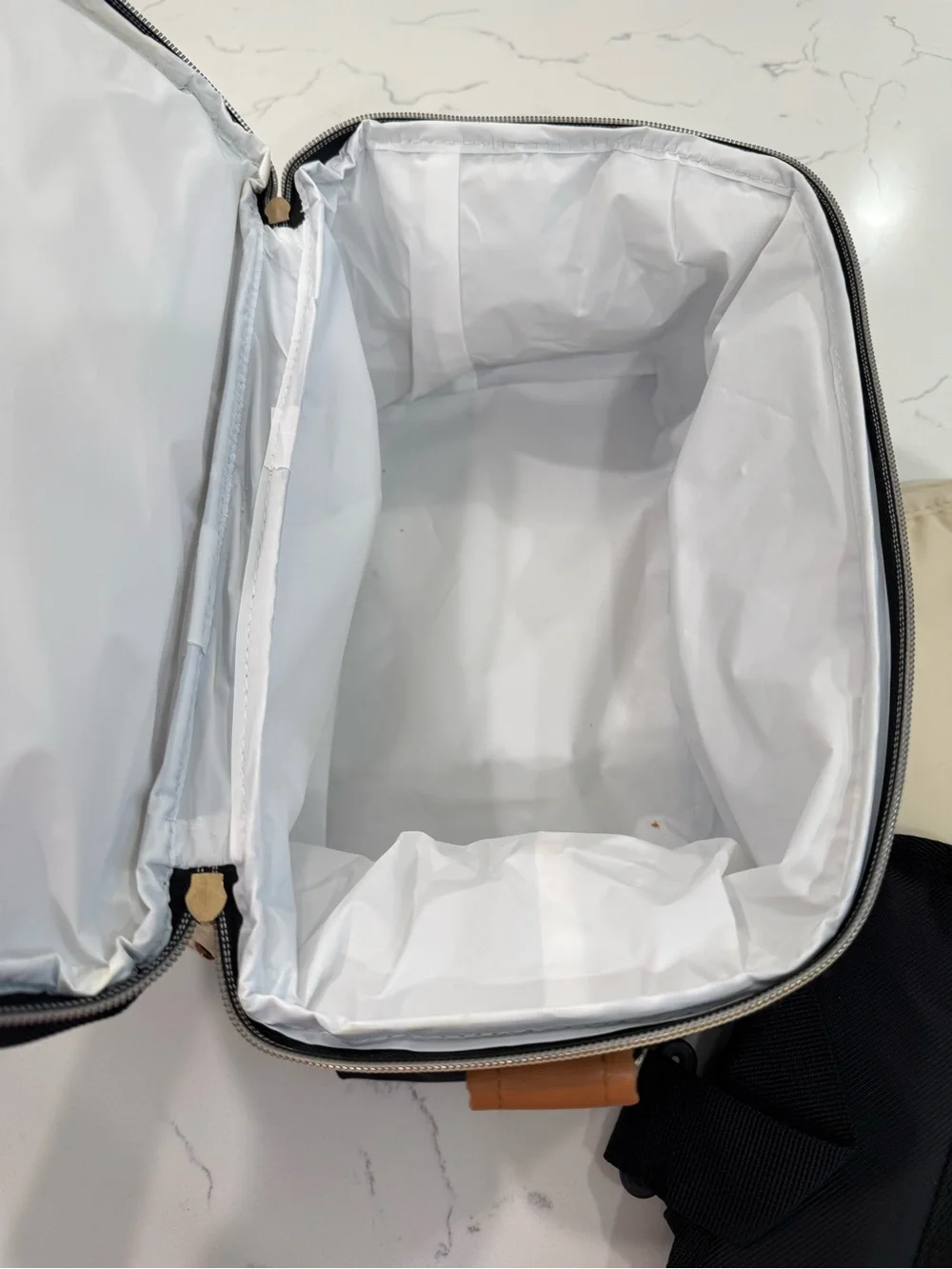 Breastmilk cooler storage bag